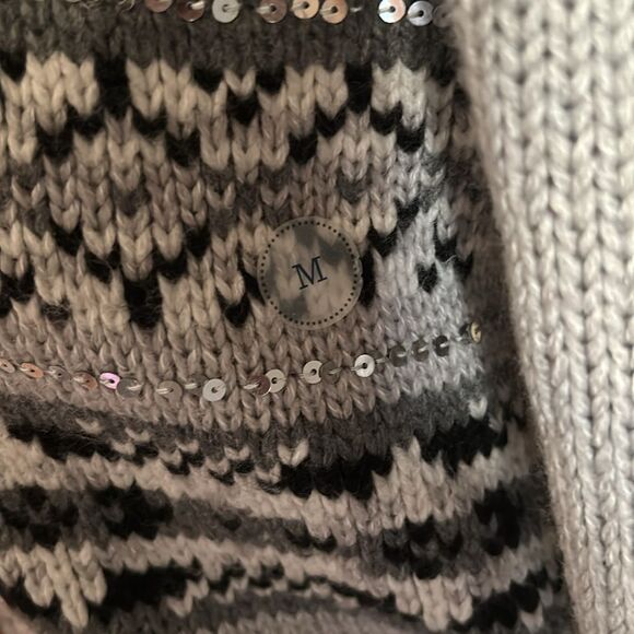 NWT Old Navy Gray and Black Sequin Knit Sweater. Size Medium - Picture 3 of 8
